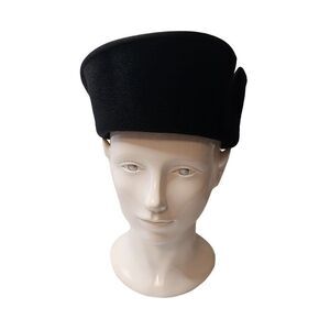 Vintage Herbert Bernard Women's Black Hate Size 24